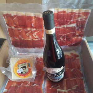 lote jamón cortado queso y vino tempranillo